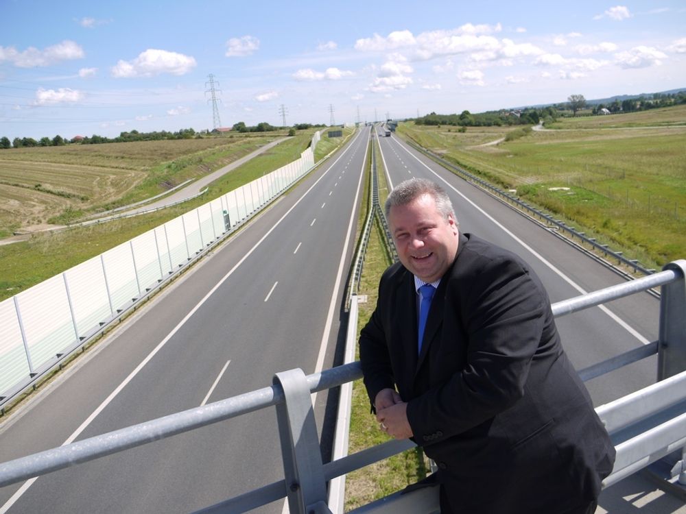 BYGGES UTEN BOMPENGER:-Polen bygger 2500 kilometer motorveier og ekspressveier uten bompengefinansiering, sier Bård Hoksrud (Frp) i Transportkomiteen på Stortinget.