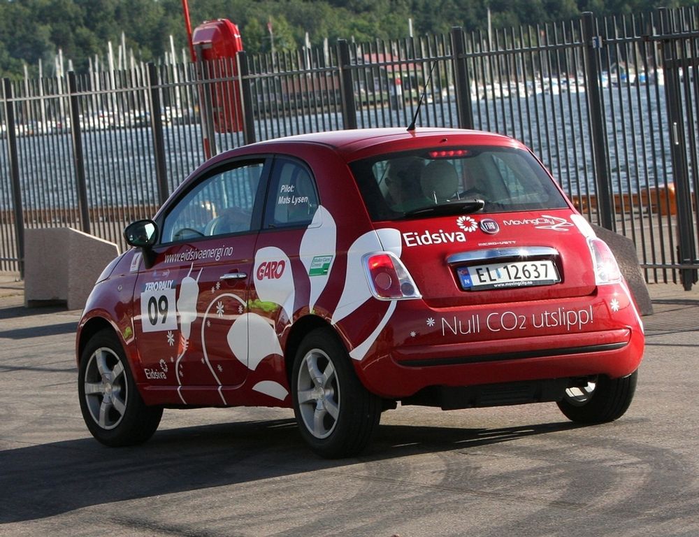 Eidsivas andrelag består av Mats Lysen og Anders Hagen som kjører en Fiat 500 el.