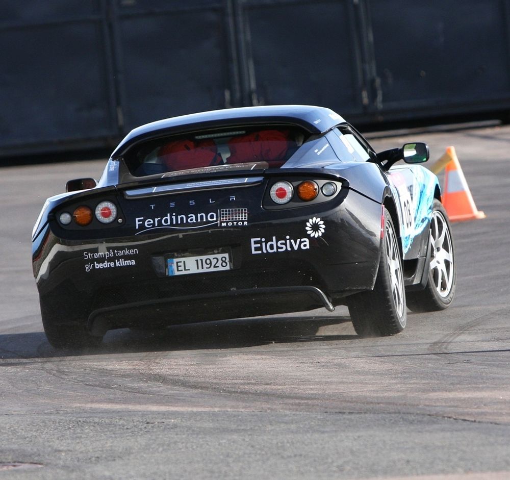 Inge Møller og Tom Guldbrandsen kjører Tesla for Eidsivas førstelag.