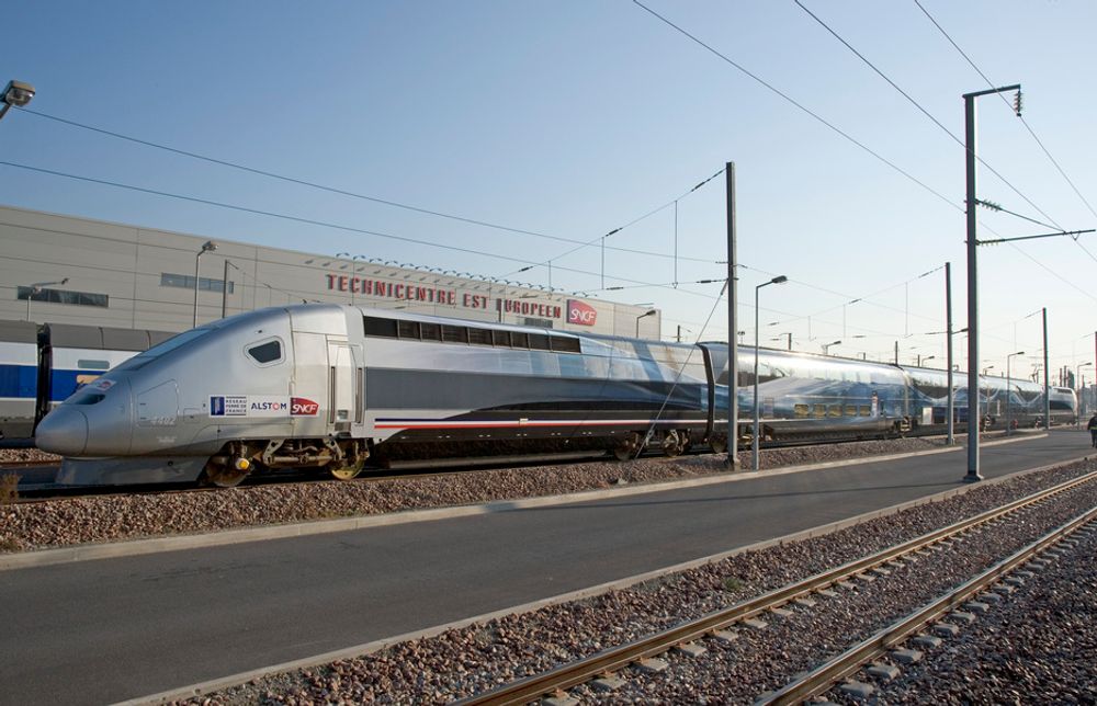 SØLVPILEN: Med en fart på mer enn 540 km/h skal dette toget sette ny fartsrekord i påsken.