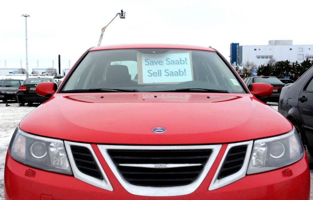 Spyker kjøper den svenske bilprodusenten Saab av General Motors, erfarer SVT.