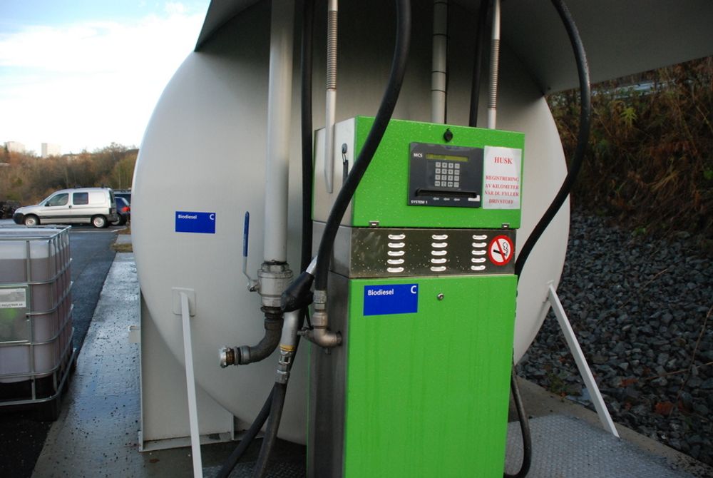 Debatten går om biodiesel kan påføre skader på bilen.