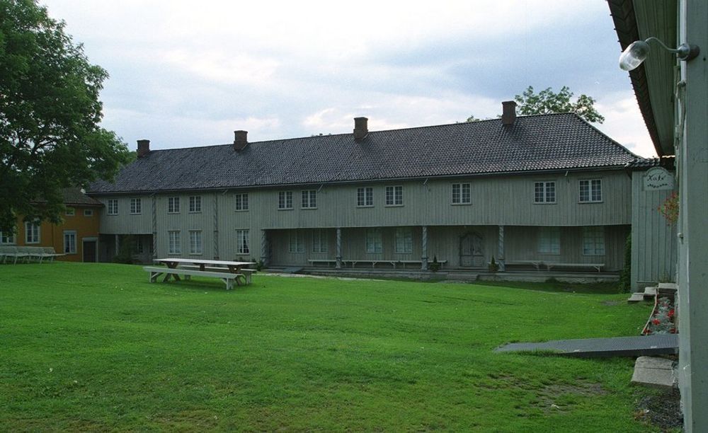 DYRT: De fleste fredede bygninger er i privat eie, og dyre å vedlikeholde. Bildet viser den fredede herregården Fossesholm (fra 1750-tallet) i Vestfossen i Øvre Eiker.