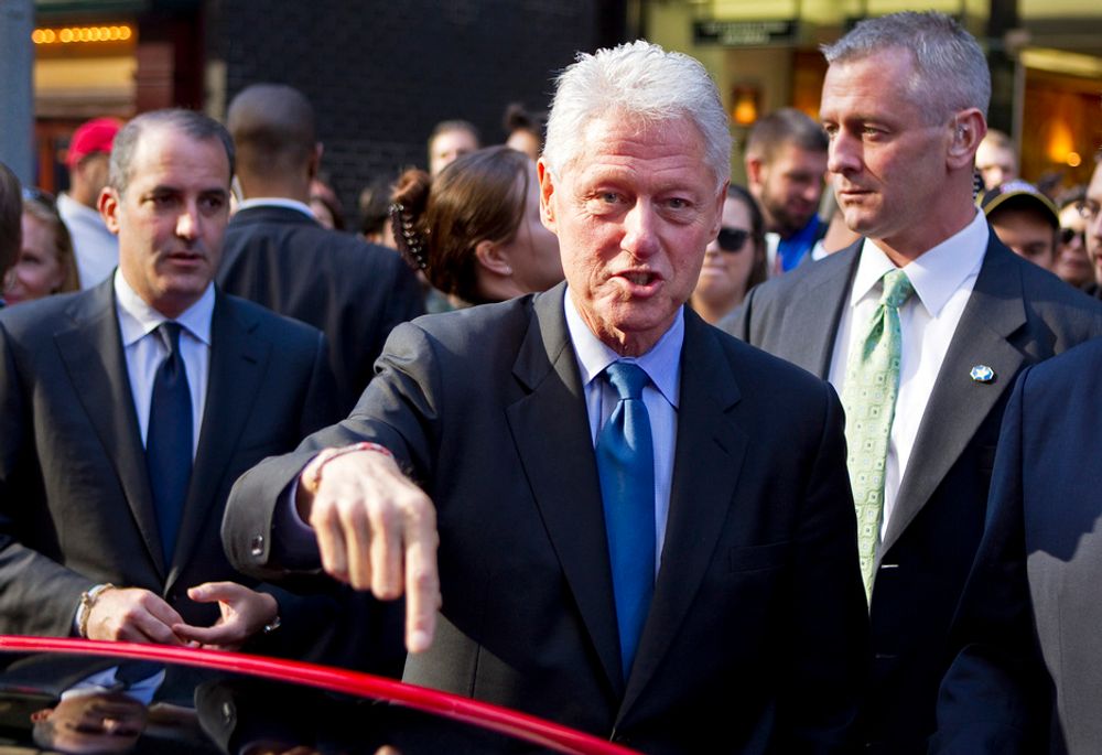 EL-ENTUSIAST: Bill Clinton deltok i diskusjoner om elbilteknologi i New York mandag.