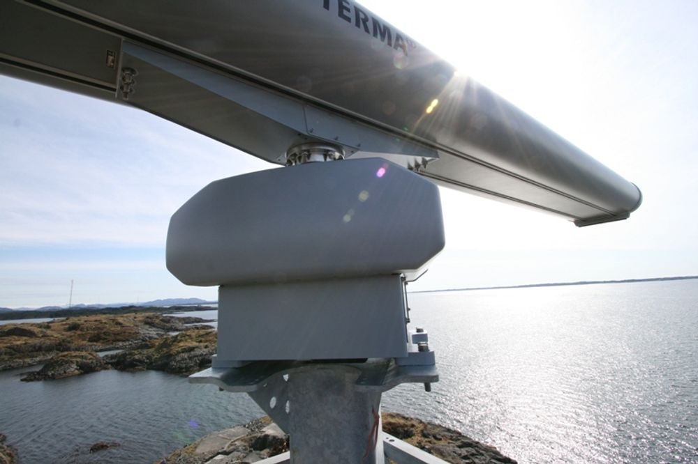 SPESIALIST: Den nye Terma-radaren på Marøy, sørøst av Fedje, består av en høyytelses radarantenne som er spesielt tilpasset for overvåking av skip.