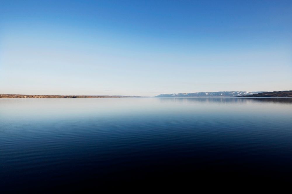 REKORDBRU? Trebrua over Mjøsa må være 1,4 kilometer lang og ha et spenn opp mot 100 meter. Slikt blir det spennende ideer av.