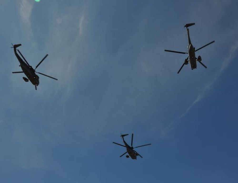 Tre danske S-61 Sea King i formasjon på den siste offisielle flyturen.