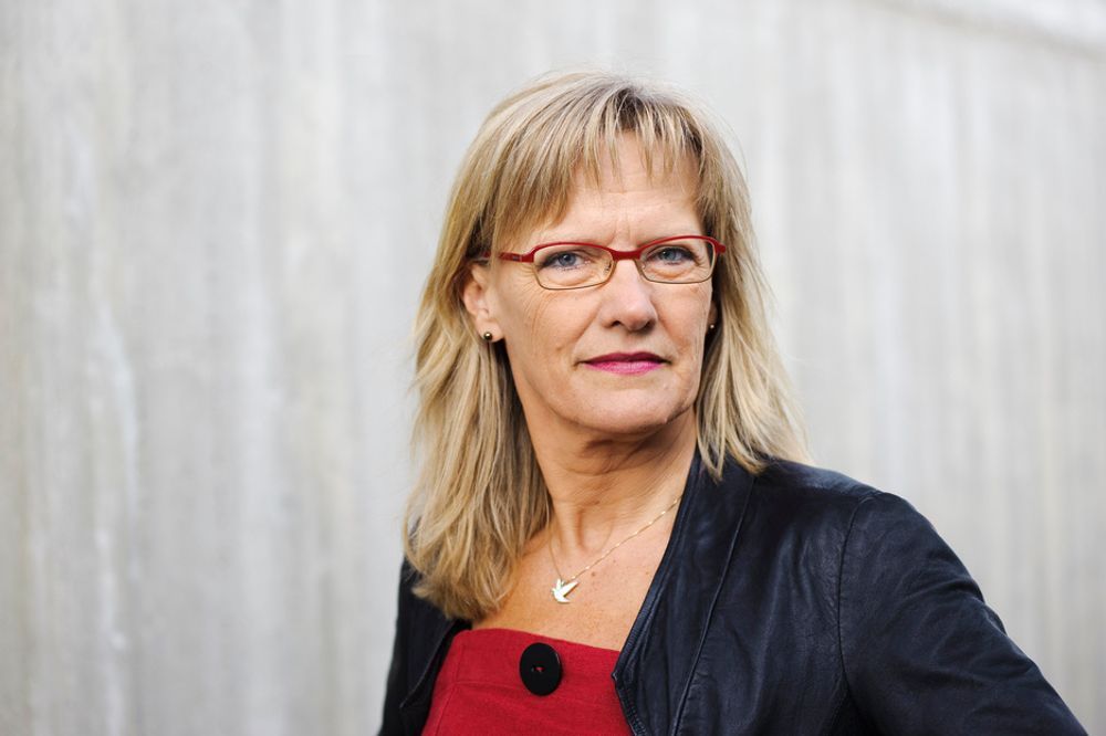 SV VIL HA TALETEKNOLOGI: Nestleder i Arbeids- og sosialkomiteen, Karin Andersen (SV) mener regjeringen raskt må løse problemene som hindrer støtte til talegjenkjenningsteknologi på norsk. 