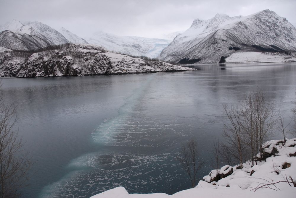 BOBLEBAD: Fjorden ved Svartisen kraftverk holdes isfri ved hjelp av et nytt bobleanlegg.