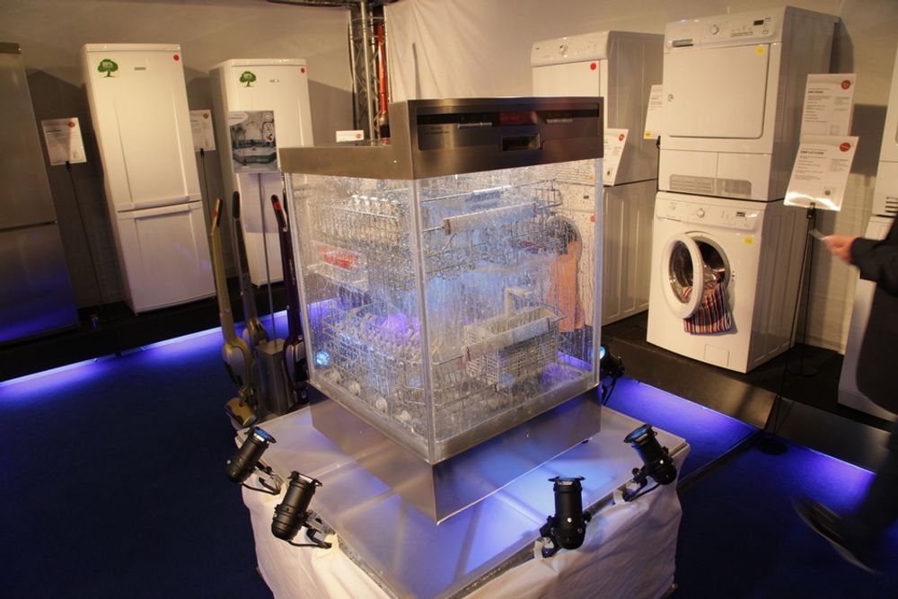 MULTIOPPGRADERT: Electrolux AEGs nye oppvaskmaskin har roterende vanndyser oppå den eksisterende roterende vanndysen. Det skal gi bedre vaskeresultater. I tillegg er maskinen både stillere og større enn hva som er vanlig.