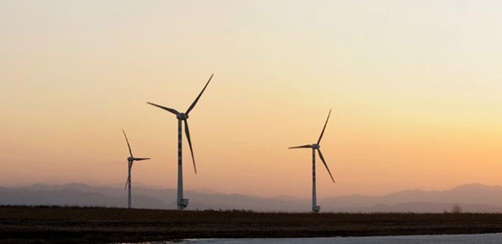KINESISKE TURBINER: Dette er turbiner fra kinesiske Goldwind, landets største turbinprodusent. Kina installerte 13 000 megawatt vindkraft i fjor og kommer trolig til å passere Tyskland som verdens neste største vindkraftland i 2010. Før eller siden passerer de USA og blir nummer en i verden også på dette feltet.