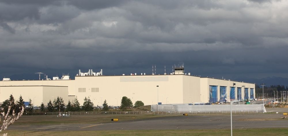Det er mange måter å måle størrelsen på et bygg på. I volum regnes Boeing-fabrikken i Everett som verdens største med sine 13,3 millioner kubikkmeter. Fabrikken er utvidet i flere omganger. I 1968 for å huse produksjonslinja for 747, i 1980 for 767-linja og i 1993 for 777-linja.