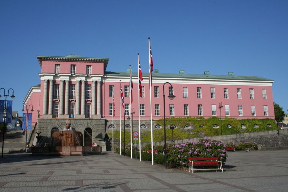 Haugesunds rosa rådhus ble den soleklare vinneren i en kåring av landets peneste rådhus.
