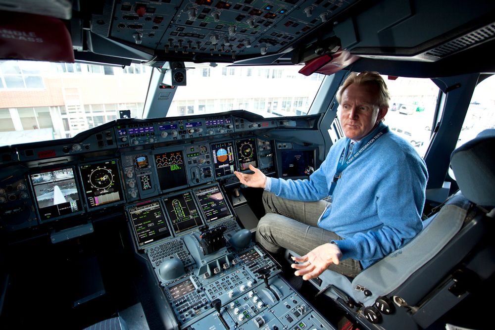 IKKE ET AKROFLY: I august tok Nils Harald Hansen en ny NM-tittel i akrobatflyging. Men i A380-testflyet befinner ingeniøren seg vanligvis lengre bak i kabinen eller på bakken.