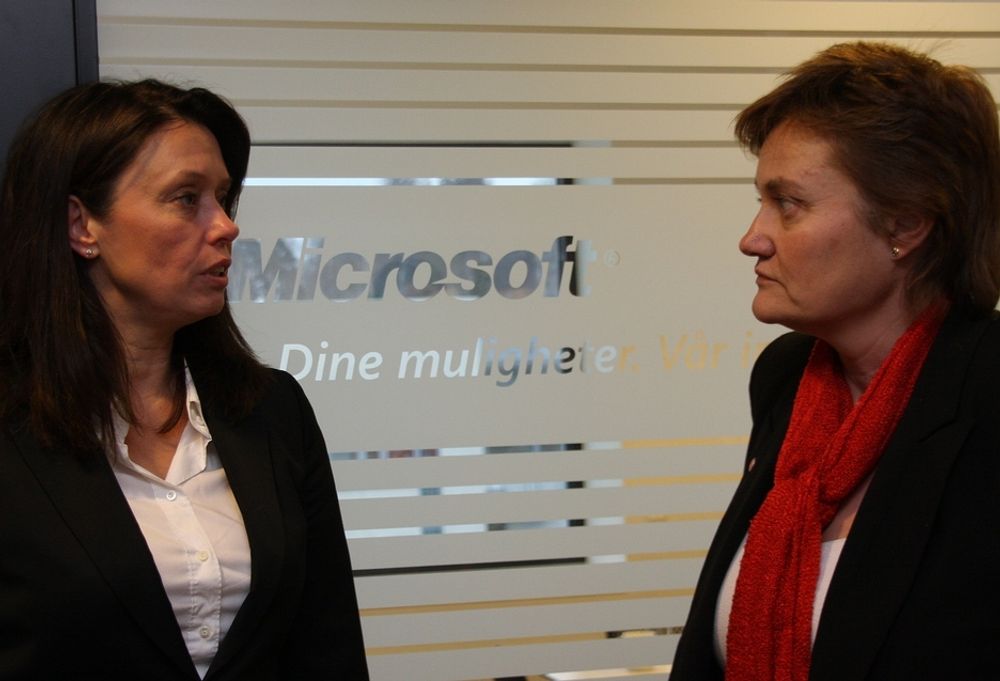 DUGNAD: Fornyingsminister Rigmor Aasrud (t.h.) får svar på tiltale når hun spør  Microsoft-direktør Hege Skryseth og resten av it-bransjen om hvor regjeringen bør satse for å effektivisere offentlig sektor.