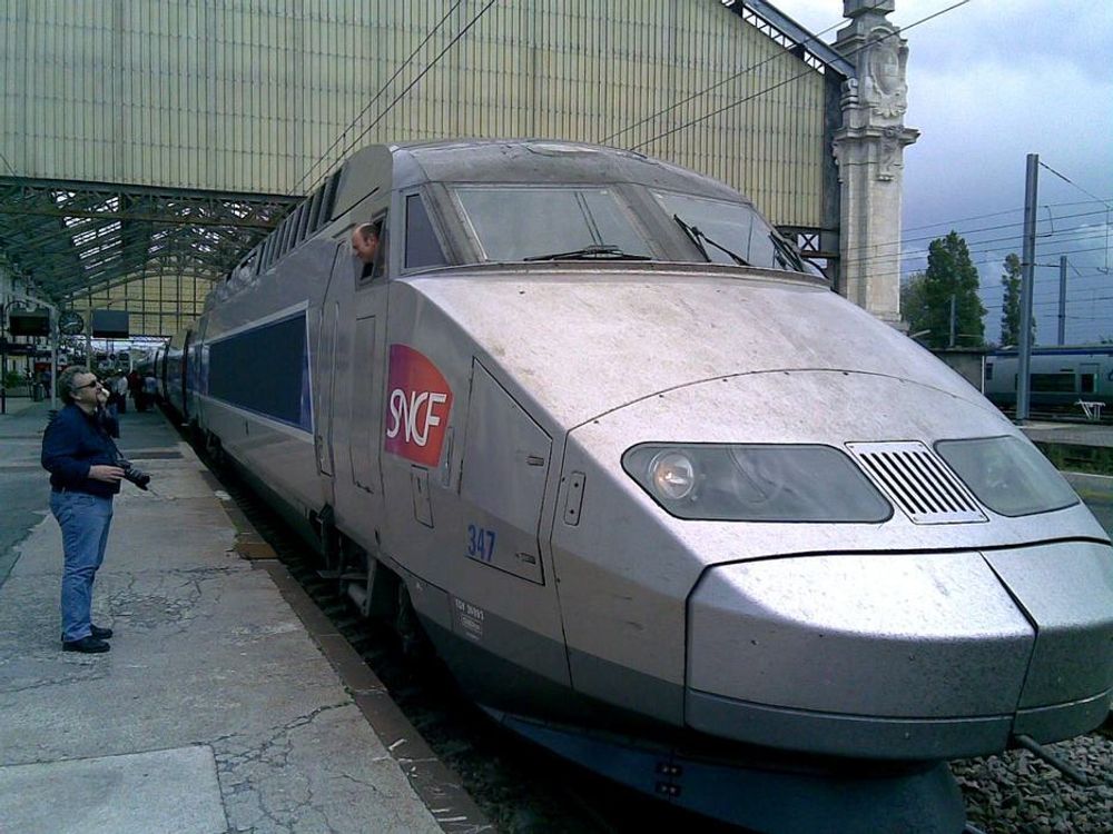 Til og med i Frankrike, der SNCF har operert høyhastighetstogene TGV i snart 30 år, blir nye strekninger ofte dyrere å bygge og får mindre oppslutning enn beregnet.