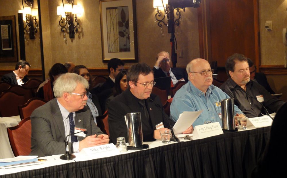Roy Erling Furre, andre fra høyre, under en høring i US Chemical Safety Board i Washington.