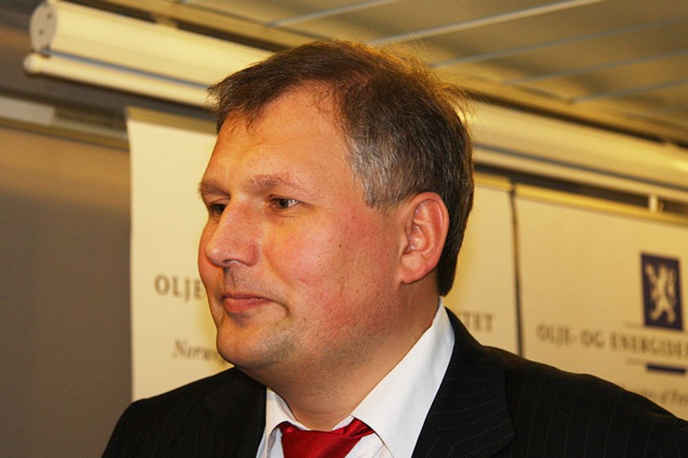 UENIG: Olje- og energiminister Terje Riis-Johansen kjenner seg ikke igjen i kritikken fra miljøbevegelsen.