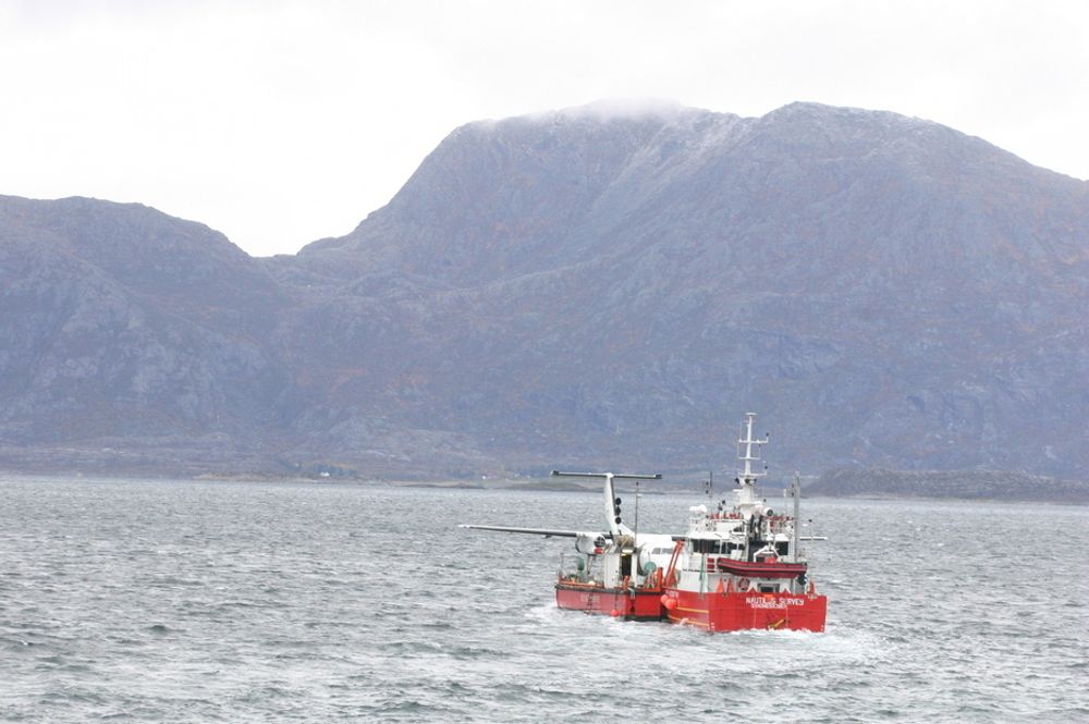 PÅ VEI: Operasjonen ble noe forsinket på grunn av stormvarsel, men gikk som planlagt da den først kom i gang. Onsdag morgen var transporten fra Stokka til Bodø unnagjort.