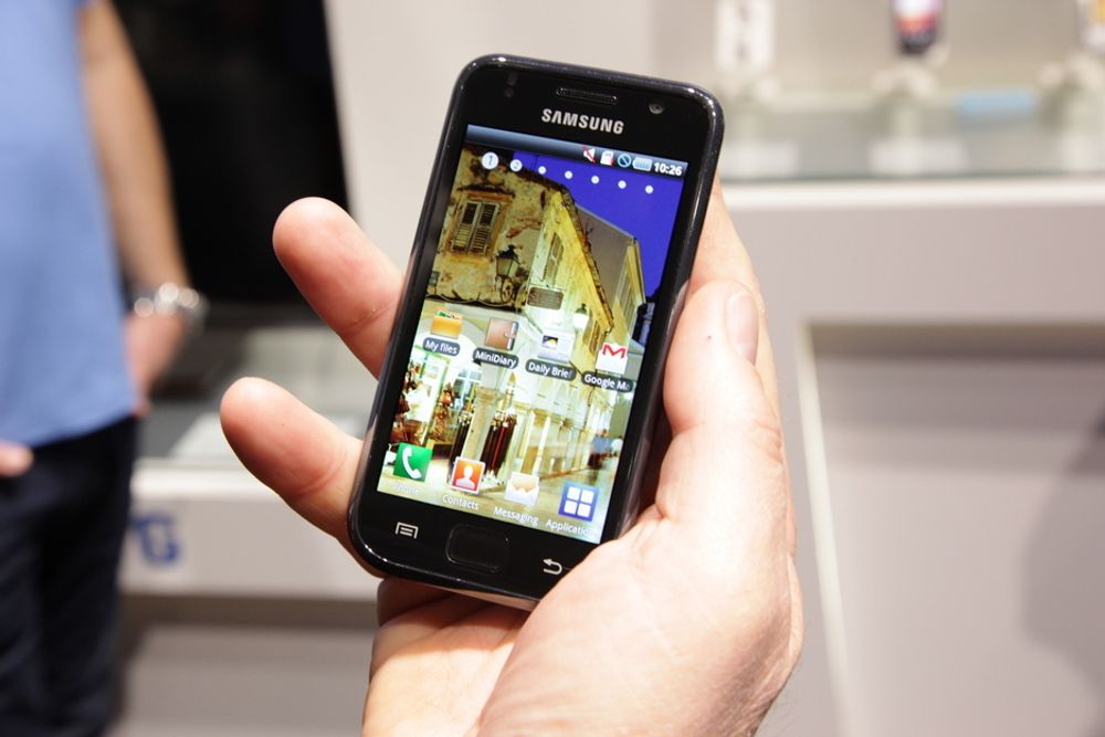 Samsungs flaggskip-telefon Galaxy S får Android 2.2. Og nordmenn er først ut.