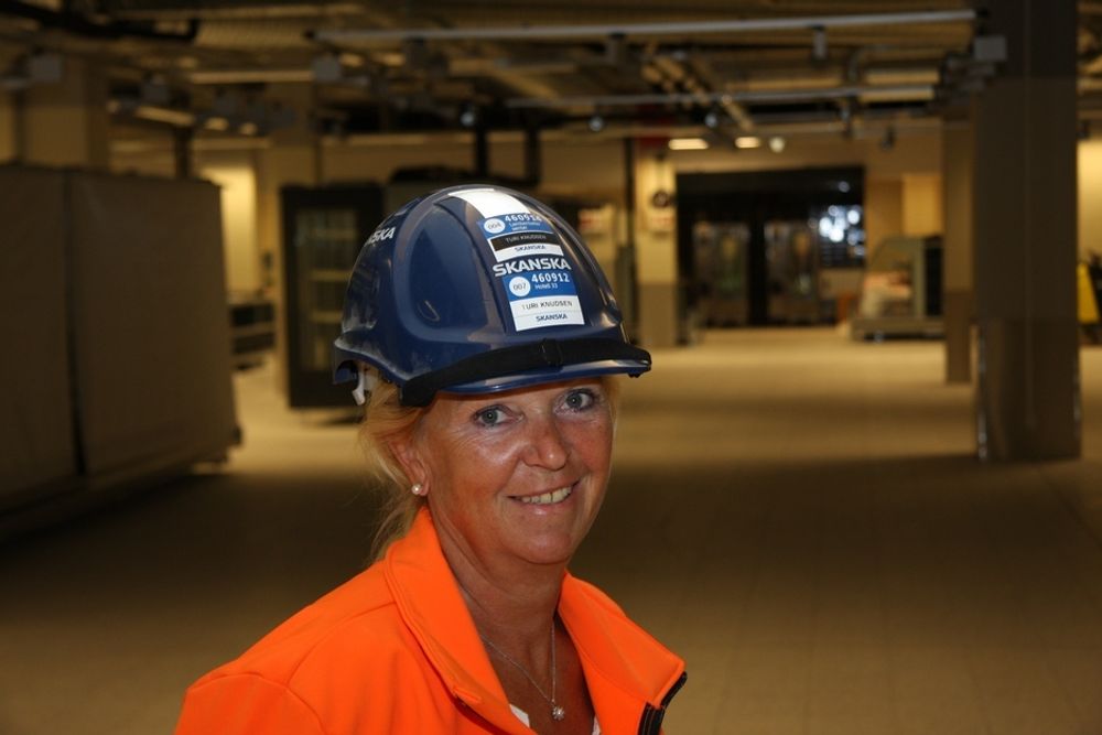 PÅ OMVISNING: Kontorleder i Skanska, Turi Knudsen.