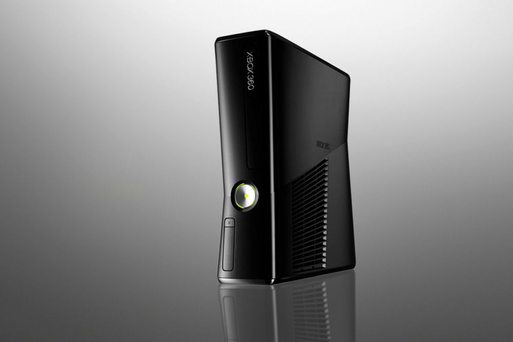 Nye Xbox har fått både harddisk og trådløs-brikke integrert og en glossy, svart farge.