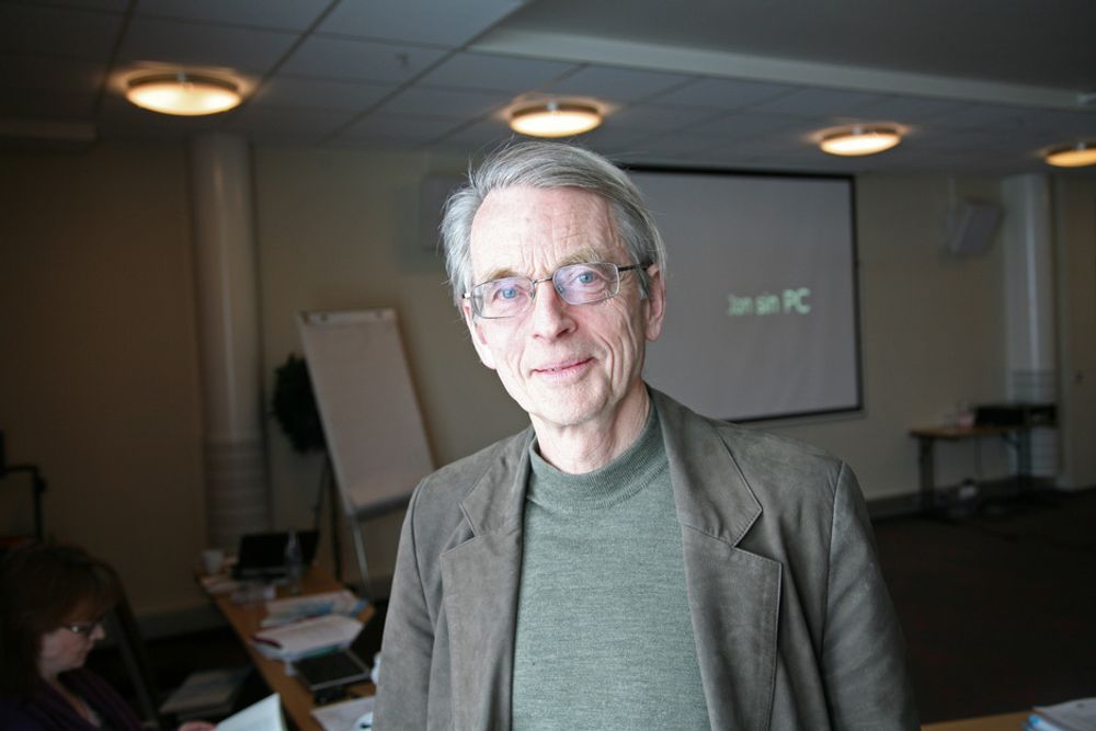 I FEIL RETNING: UiO-professor Svein Lie (bildet) og professorkollega Svein Sjøberg er kraftig uenige om grunnen til at det går nedover med norske realfagskunnskaper.