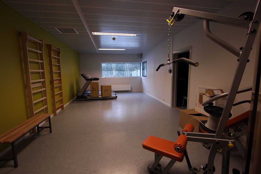 TRIMROM: I tillegg til gymsalen og idrettsbanen utendørs, har fengselet et trimrom som skal fylles med utstyr for styrketrening.