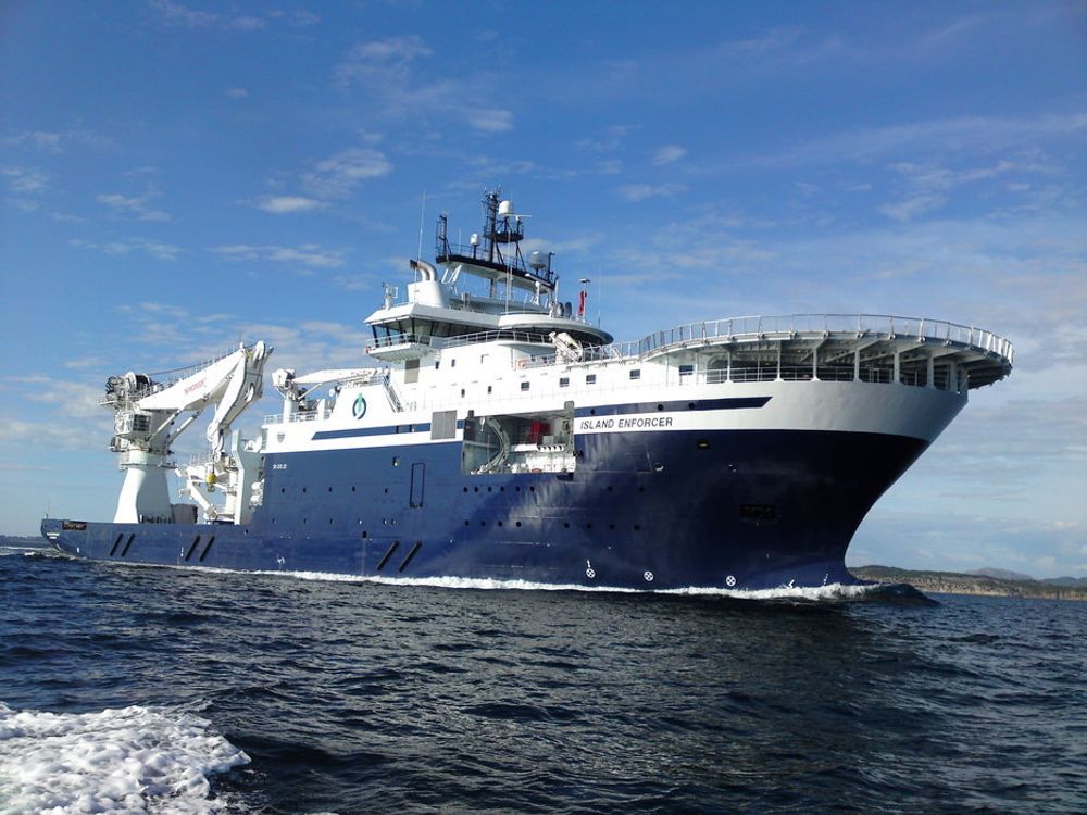 OMBYGGET: Island Enforcer er gjort om fra dykkerskip til konstruksjonsskip. Det kan operere ned mot 4.000 meters dyp.