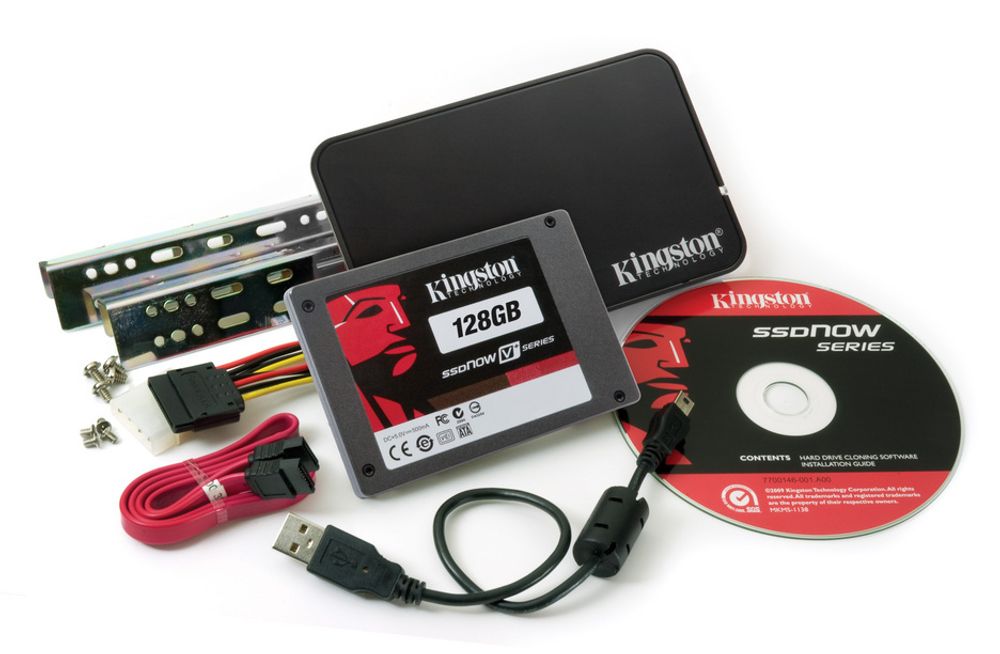 ENKLE GREIER:En ekstern SSD-disk som bytter plass med den interne harddisken, en CD og noen kabler og fester er alt som skal til.