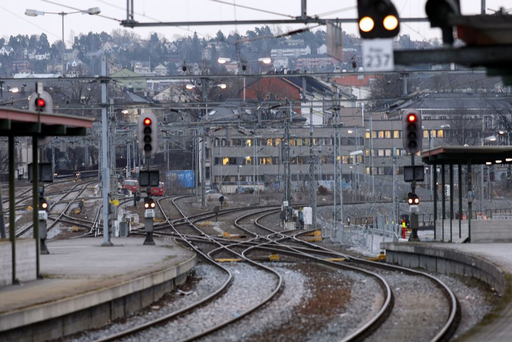 Jernbaneverket hevder det mangler jernbanekompetanse i Norge. - Ikke sant, mener en samlet bransje.