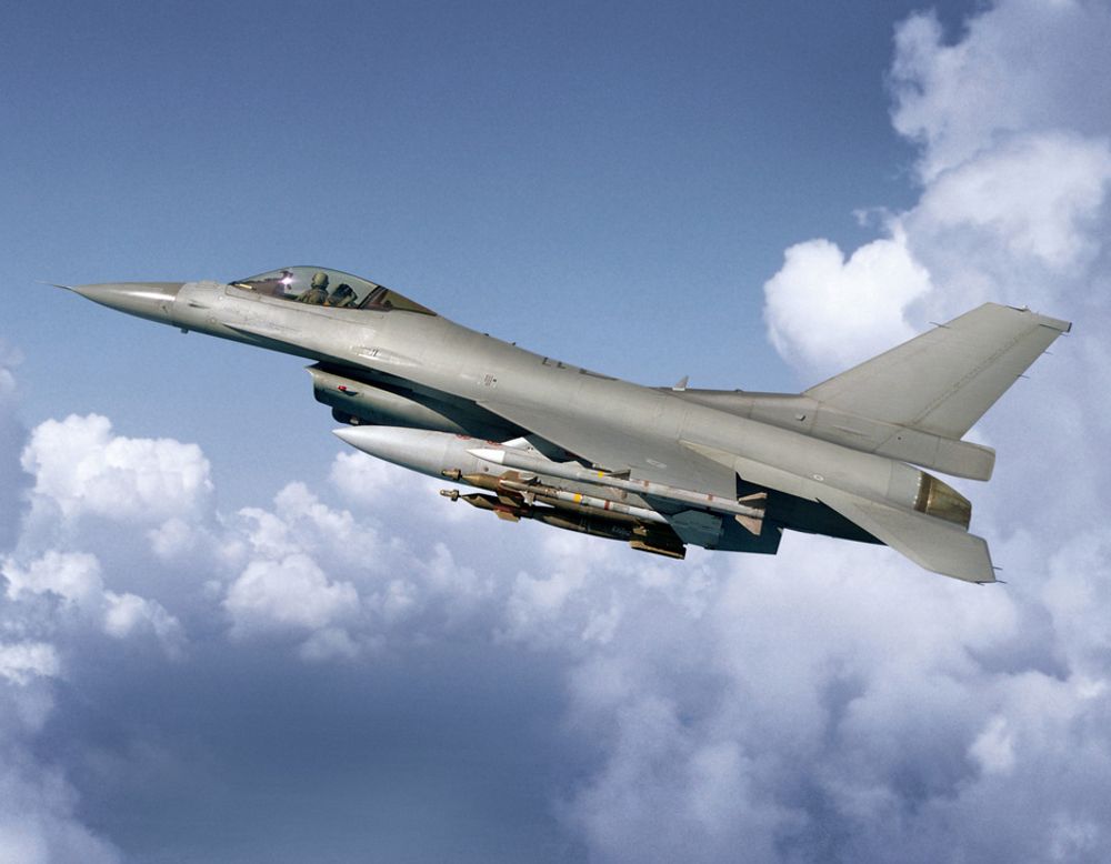 Dagens F-16-fly får forlenget levetid, siden de nye kampflyene først kan leveres i 2018.