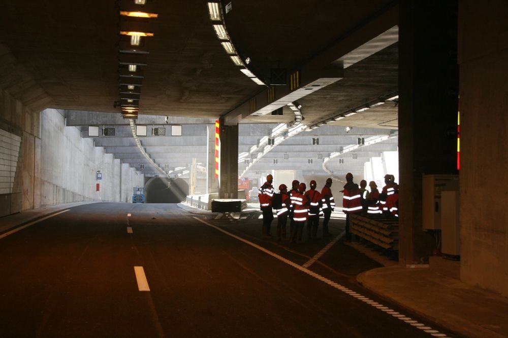 SOLSKJERMING: Mellom Bjørvikatunnelen og Ekebergtunnelen er det et åpent felt. Det er av branntekniske årsaker. Solskjerming er lagt inn for hindre at bilister blir blendet når solen står lavt.