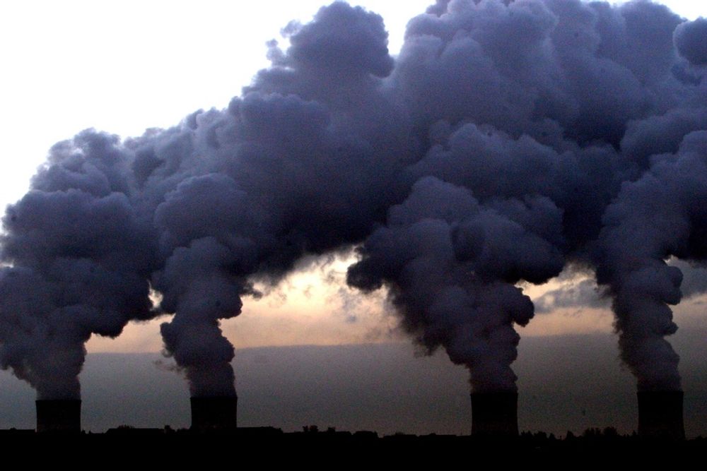 Britene vil kutte minst 60 % av sine klimagassutslipp innen 2050, ifølge statsminister Gordon Brown.