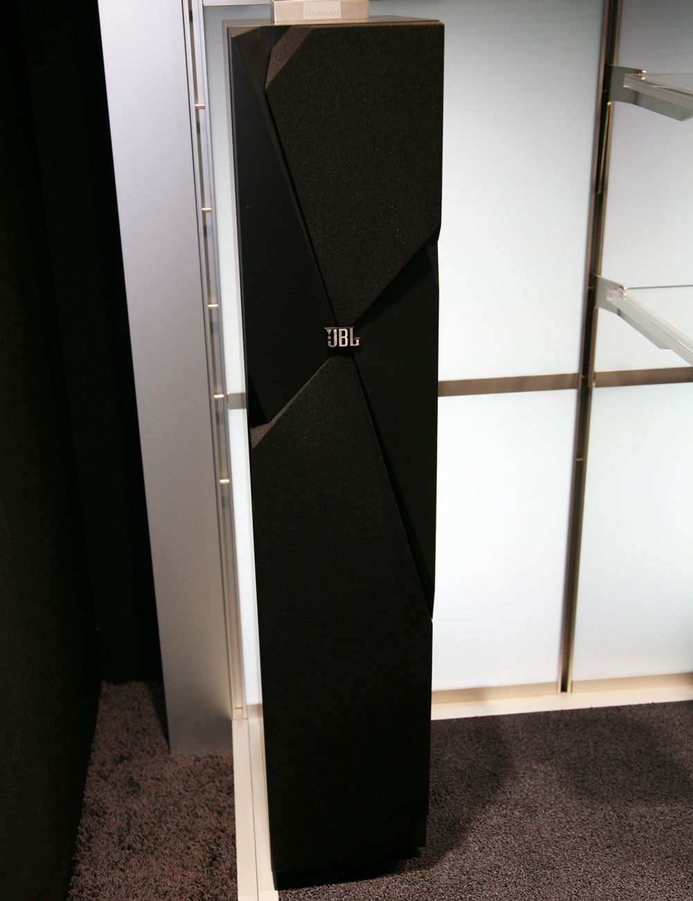 IFA: Harman Kardon satser på høyttalere i svart. Dette er deres nye Studio 180.