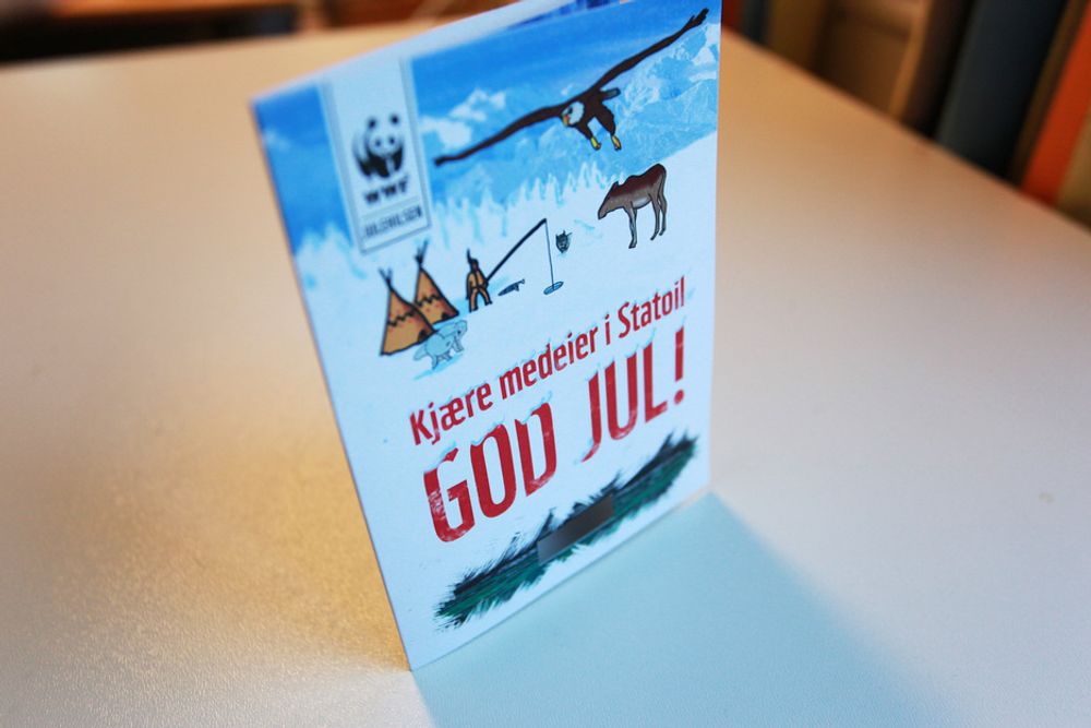 FARLIG AVFALL: WWF legger ved tjæresand i julekortene i år.