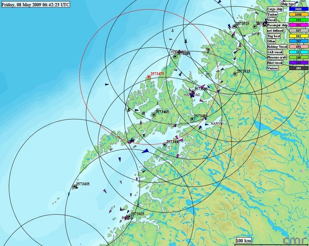 OVERLAPPING: Hele kuysten av Norge er dekket av 39 basestasjoner. Ved  åsette AIS-mottkaerer om bord i sine skip også, får Kystverket ambulerende baser og dermed økt rekkevidde.
