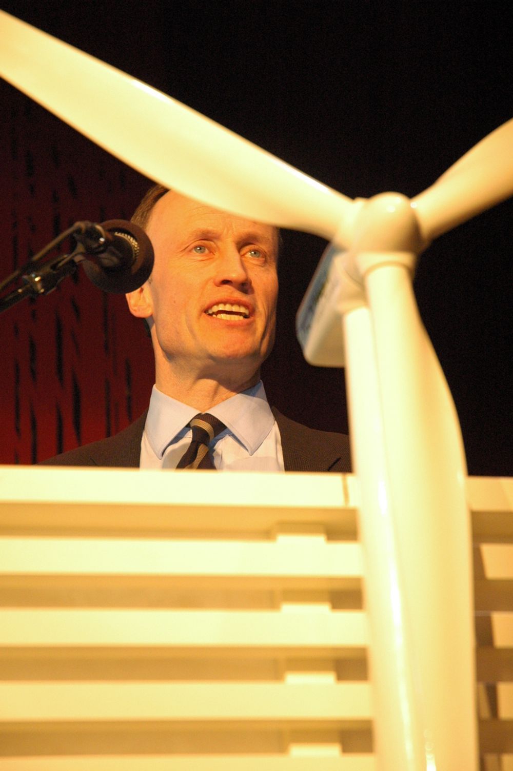 KREVER FORUTSIGBARHET: Enova-direktør Nils Kristian Nakstad ønsker å bygge ut 15 terawattimer vindkraft innen 2020, noe som vil kreve en investering på 25 milliarder kroner. Han mener vindbransjen trenger forutsigbarhet.