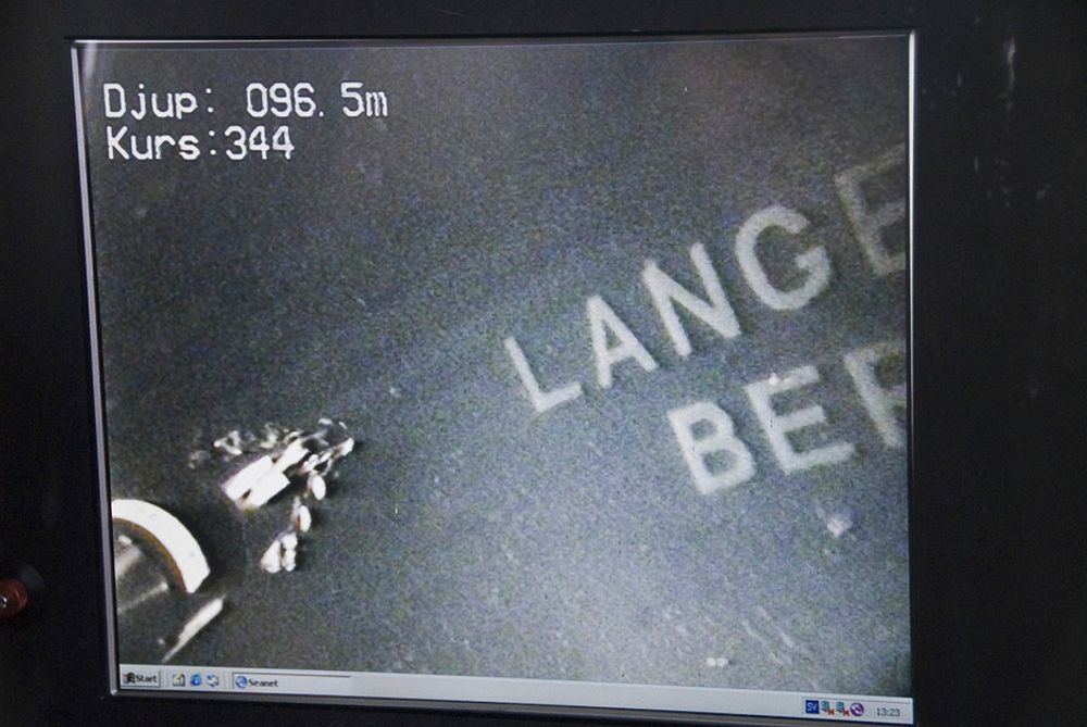 UBÅT: Langeland er saumfart med fjernstyrt undervannskamera på 108 meters dyp. Det er ingen synlige feil på skipet.