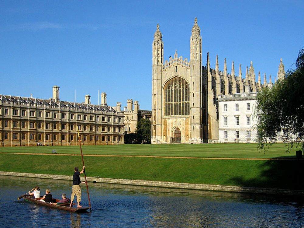 STUDIER: Søkertallene til eliteuniversitetene i Cambridge (bildet) og Oxford steg med 9,9 prosent.