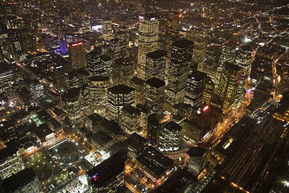Toronto sentrum før lyset ble slått av under Earth hour 2008.