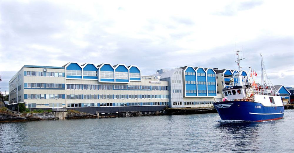 Brønnøysundregistrene, fasade fra sjøen.