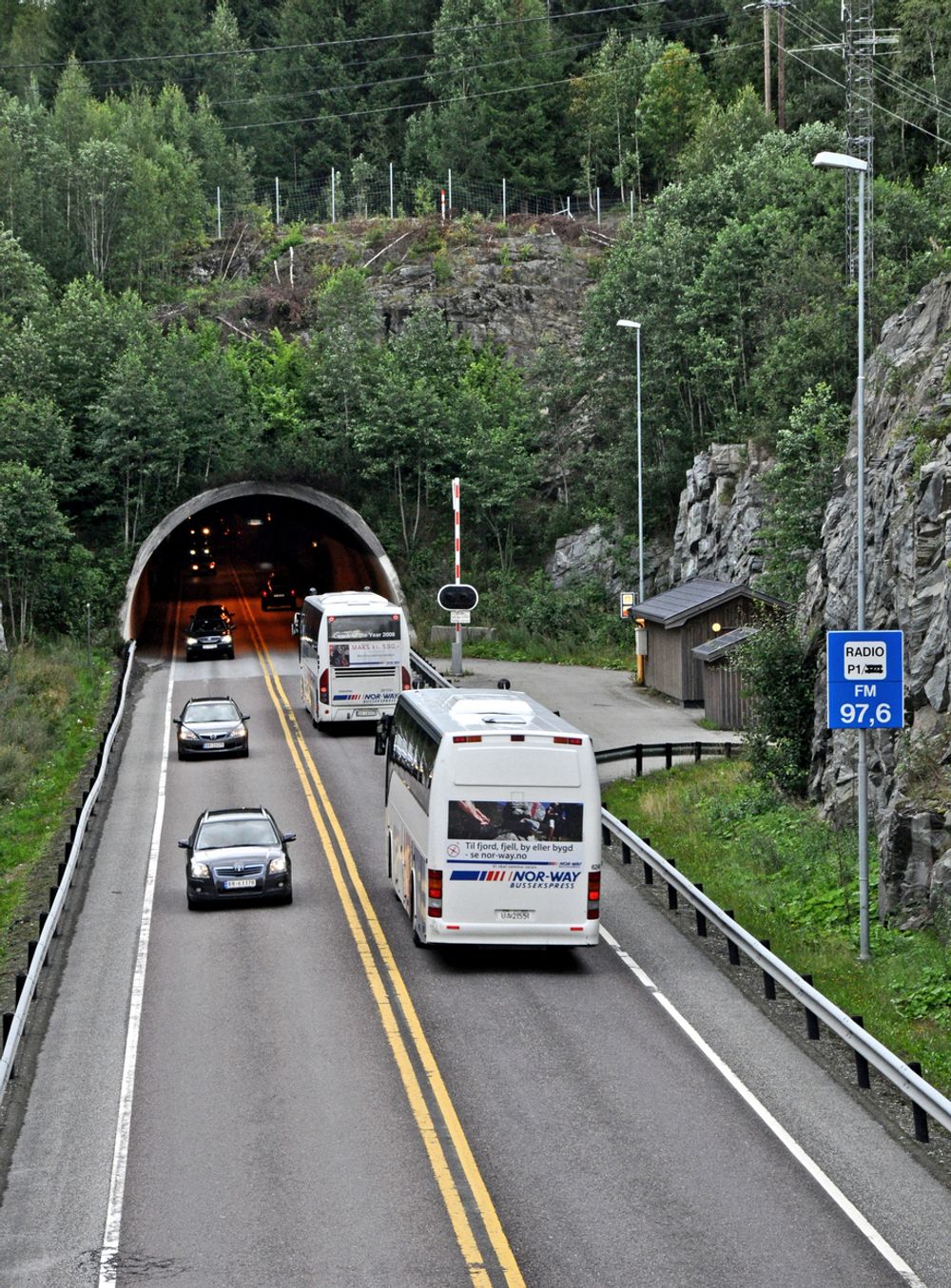 I dag går det trafikk i begge retninger gjennom Eidsvolltunnelen. Fra 15. mai 2012 blir dette nordgående løp i en to-løps tunnel. Veidekke står for utvidelsen.