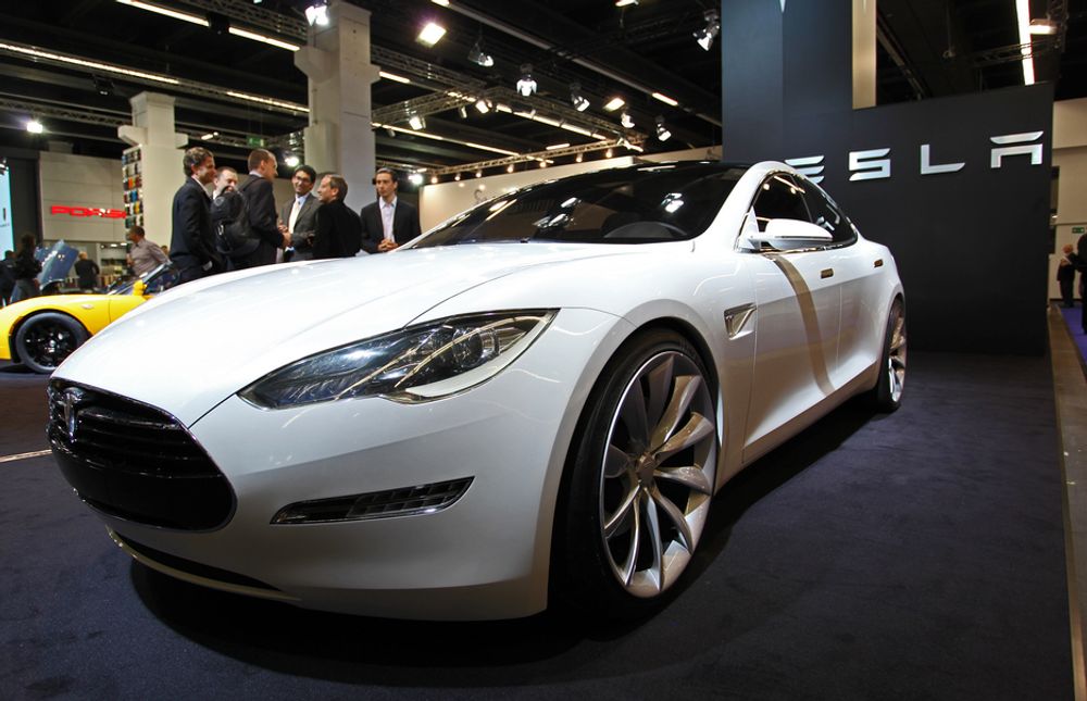 Tesla har stilt ut en showversjon av den planlagte Model S i Frankfurt. I motsetning til Roadster, som er en toseter, får Model S hele sju seter og en rekkevidde på opptil 48 mil.