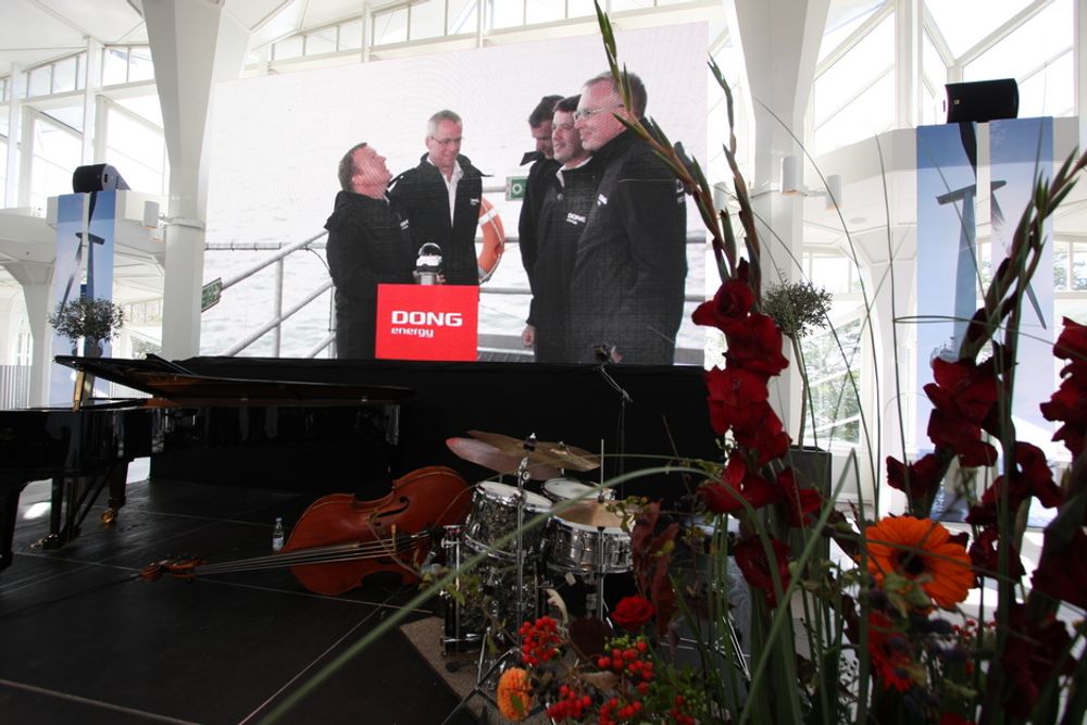 Da Dong-sjef Anders Eldrup og kronprins Frederik i dag åpnet verdens største vindpark utenfor danske Esbjerg, fulgte tilskuerne med via TV. Parken ligger lenger ute til havs enn noen tidligere havvindpark.