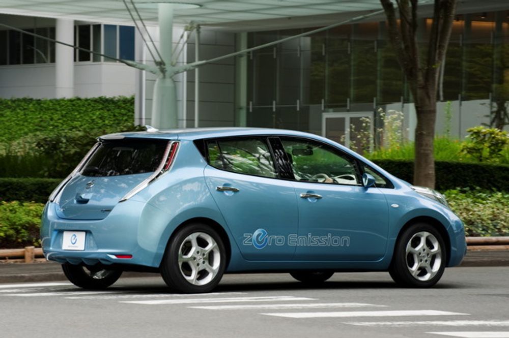 Nissan Leaf lanseres i mindre skala i løpet av høsten. Nå går svenske myndigheter inn med elbilstøtte for å sikre at Sverige blir et prioritert marked for denne og andre kommende elbilmodeller.