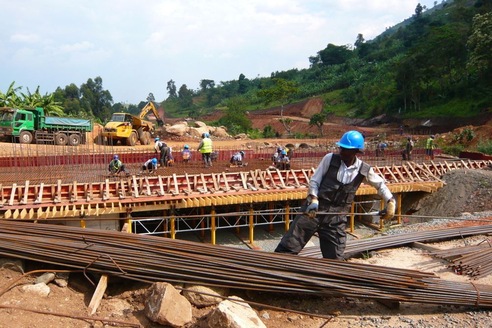 NORSK VANNKRAFT: TrønderEnergi har investeringsfondet Norfund i ryggen når de nå bygger vannkraftverk i Uganda. I oktober reiser miljøvernminister Erik Solheim ned og klipper snoren.