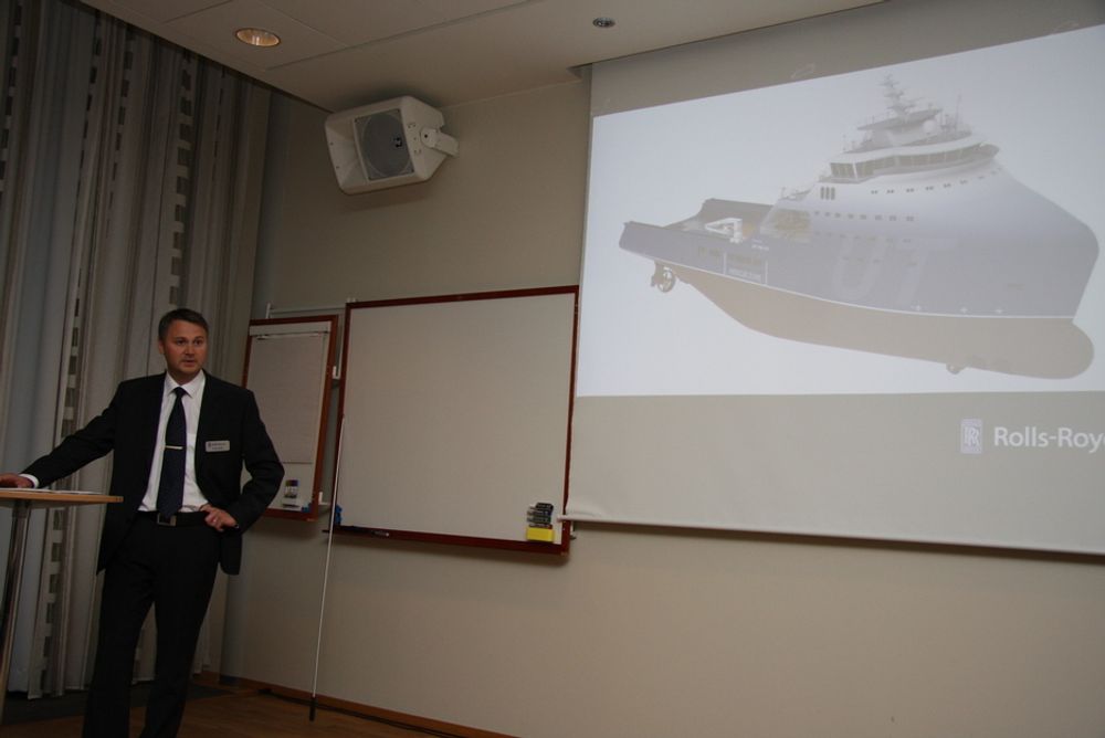 Svein Kleven, sjef for skipsdesign i Rolls Royce, presenterte det selskapet kaller et ekstremt skip for ekstreme forhold. UT 790 CD er et ankerhåndteringsskip med trekkraft på 250 tonn og en rekke nyheter som sikrer tryggere drift.