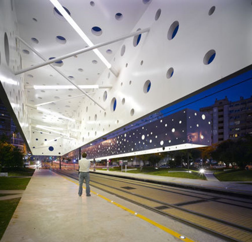 Trikkeholdeplass, Sergio Cardell Plaza, Alicante, Spania. Arkitekt: Subarquitectura.