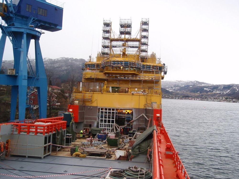 Eidseviks supplyskip Viking Lady ved kai hos Westcon. Skipet går på LNG og skal ha en brenselcelle prototyp på 320 kW for testing om bord. Container med brenselscelle om bord skal plasseres under overbygget i akterskipet.